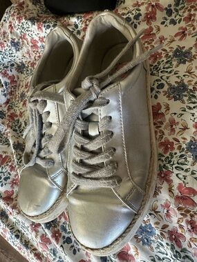 Jones New York gray low-top sneakers